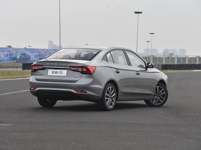 荣威i5|6万左右就能入手的一台自动挡紧凑型家轿，堪称性价比之王