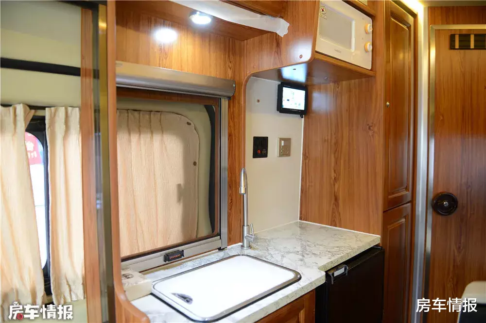 『房车』这款20万级房车不一般，比亚迪48V电路空调随便开，C2本就能驾驶