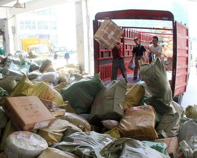 滴滴出行|一手好牌打得稀烂,背靠阿里也难乘凉,百世快递为啥成了最烂的?