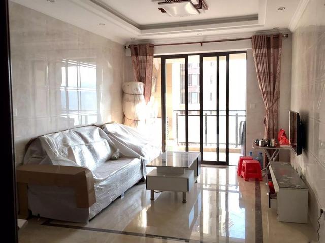 ▲新房全屋贴瓷砖，竟连空调都不用了，电视墙贴砖还省了2万！