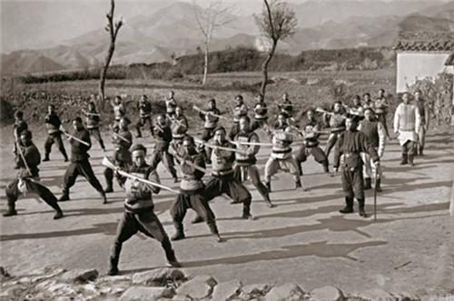 花木兰|清朝女子效仿花木兰参军,谁知女扮男装数年后,就意外怀孕了