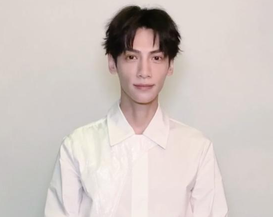 罗云熙|32岁罗云熙瘦成这样?无滤镜视频曝光他的真容,和电视上反差强烈