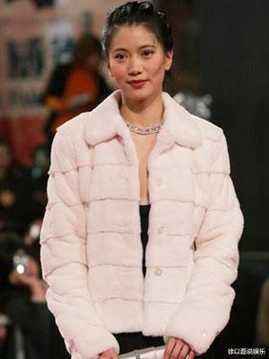 [袁咏仪]袁咏仪自述：赌王不是唯一包养过我的人，话音刚落张智霖笑容僵硬