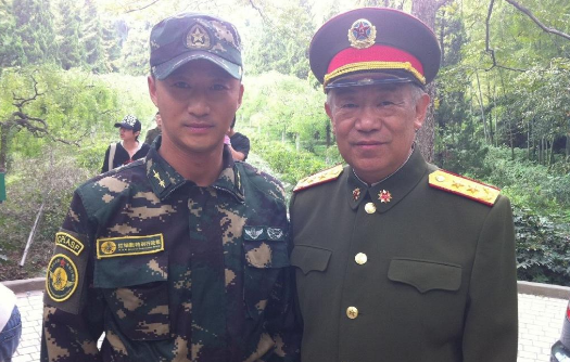 高亮|这俩明星竟是父子,难怪长得这么相像,真是令人吃惊不已