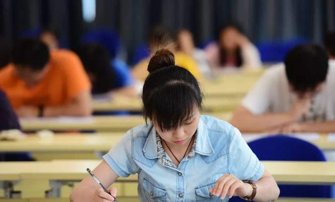 『高考作文』各地高考作文出炉，难不难？卷二笑而不语，卷一哭晕，卷三呢？