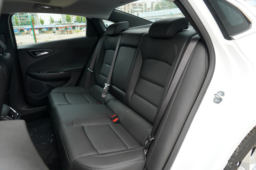 日系车|卖“白菜价”的中级！从15.49万跌到10.99万，迟早逼死思域