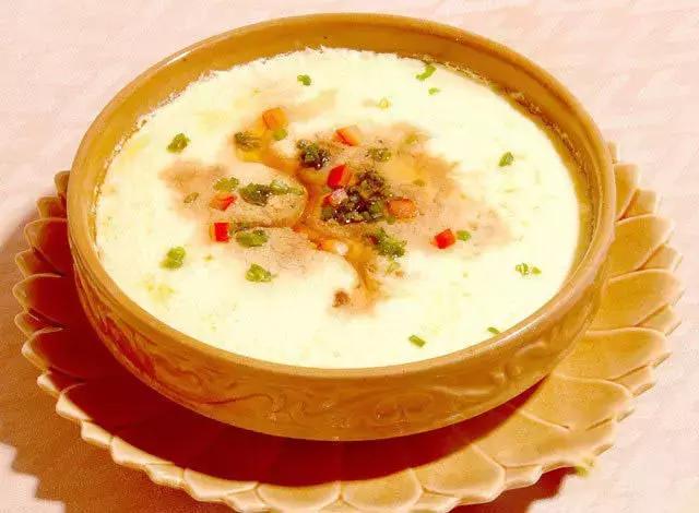 [蒸鸡蛋羹]蒸鸡蛋羹时，千万别直接加水，记住这2点鸡蛋嫩滑可口！