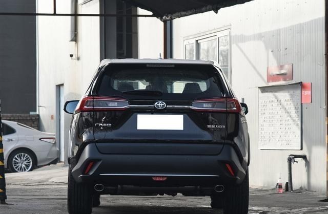 SUV▲丰田大爆发！亮出运动型SUV，一身名牌难开坏，油耗4.6L，只喝92