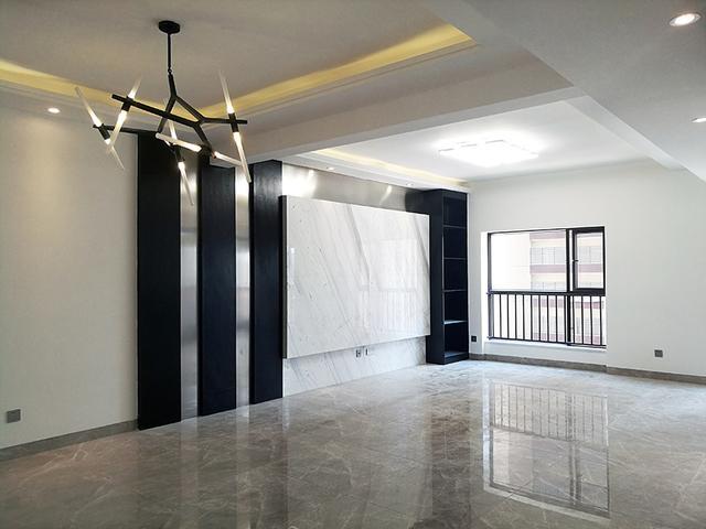 『』硬装终于结束了，我觉得电视墙和地砖上档次，邻居说柜子特别漂亮