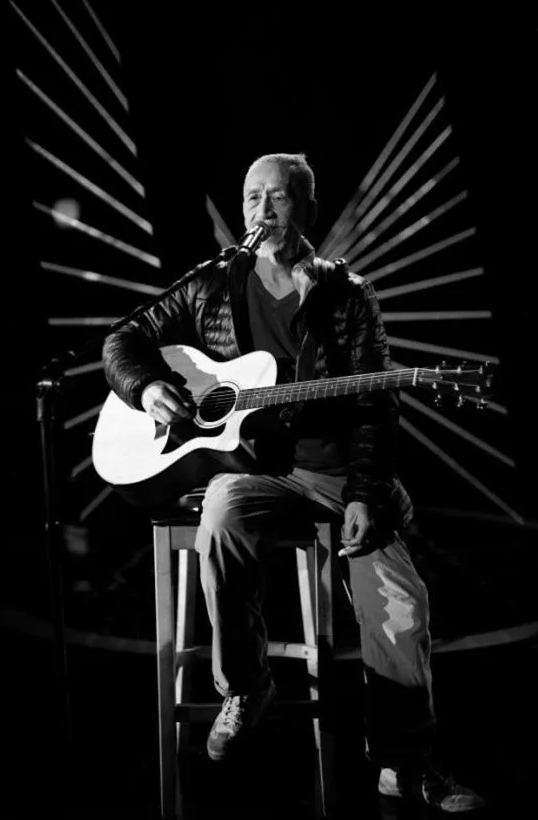 庾澄庆|他74岁参加中国好声音，四位导师无一转身，庾澄庆：我们不配