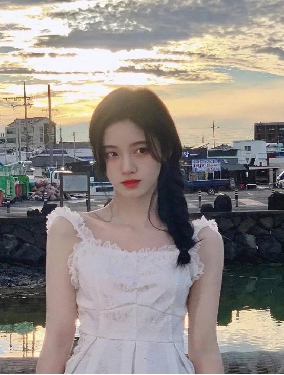 [鞠婧祎]鞠婧祎无刘海咋长这样，颧骨突出不圆润，“四千年美女”标签成谜