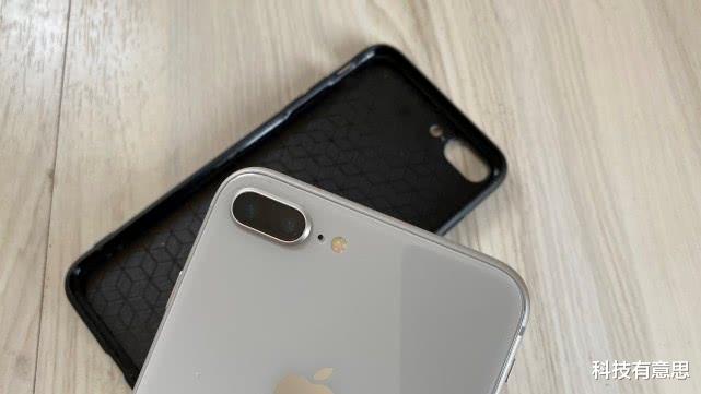 iPhone 8■用近3年的iPhone8P，摘掉手机壳的那一刻，我决定不等iPhone12了