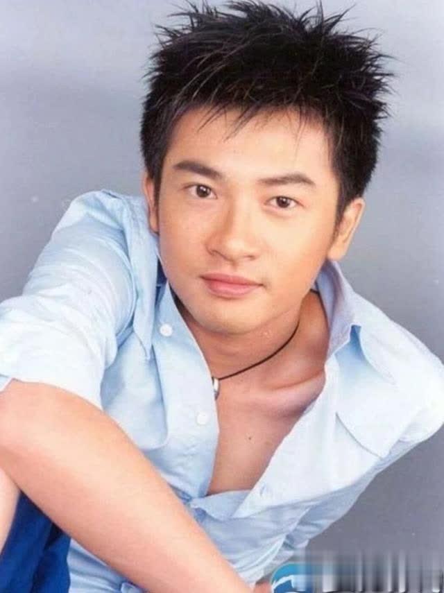 苏有朋|苏有朋近照大变样，他的妻子，是一个十足的大美人，笑起来很甜美