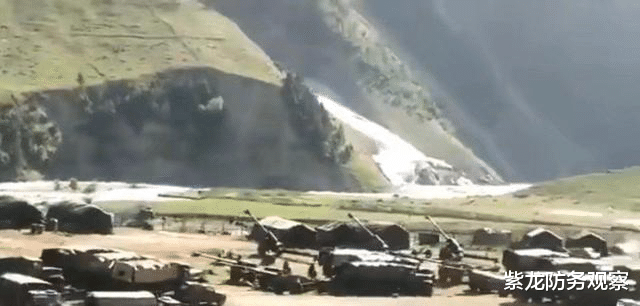 火炮|现场照片终于曝出来了，印军在山谷中囤积了大军，火炮已对准山顶