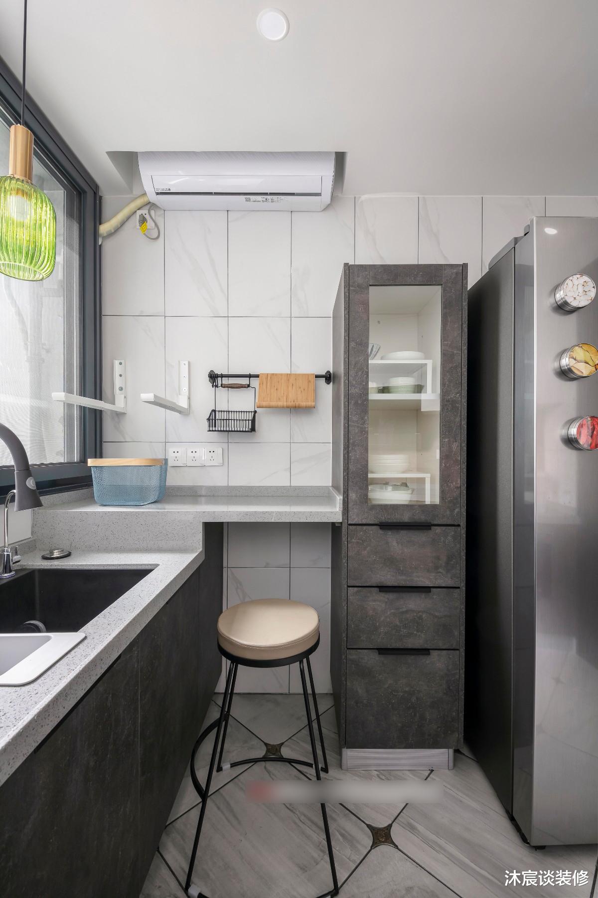 「」150㎡四居旧房翻新，完工后成“最具文艺范的家”！一进屋就迷上了