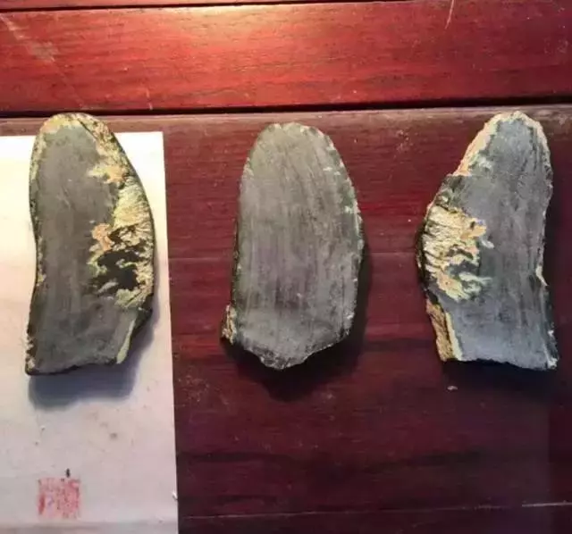 蜜蜡▲一块让人头疼的翡翠原石，没想玉雕师灵感一来，作品竟可作为传世之宝！