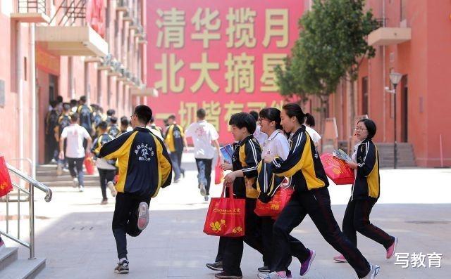 中学|县级中学首个考上北大的学生，网友不赞反骂，怼其有损高考公平