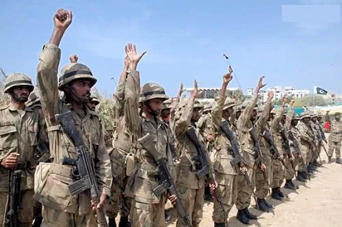 医院船■不顾二号强国反对，兄弟国将20吨战机拆成零部件，全打包送给中国