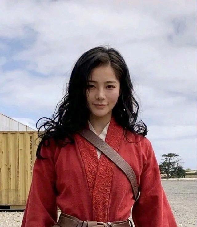 刘亦菲|《花木兰》刘亦菲的武术替身正面照来了，颜值爆表简直不输本人
