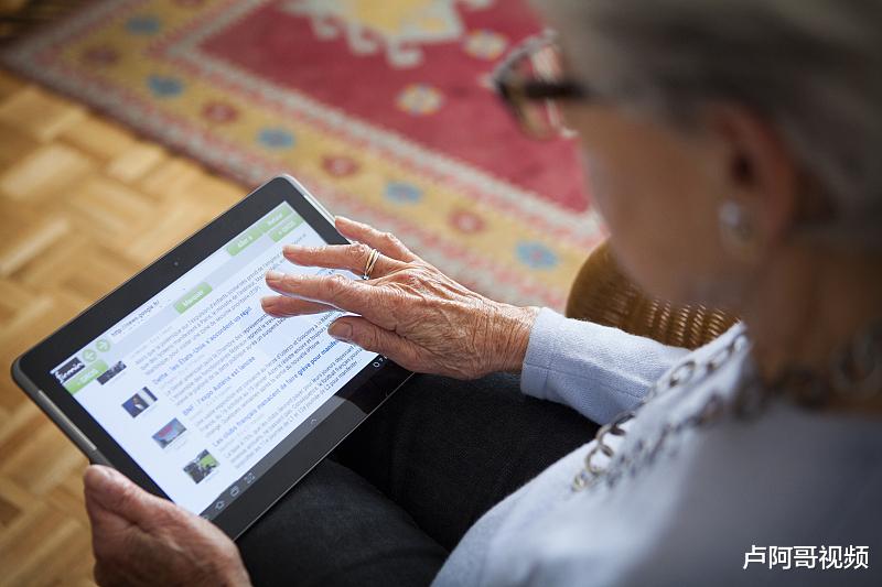 「自媒体」做自媒体能赚钱，那么平台为什么会给钱呢？看看原理是怎样的