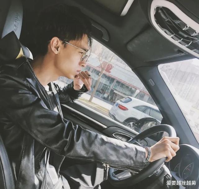 秦霄贤|同时劈腿3个女人,德云社是怎么把他收进去的?