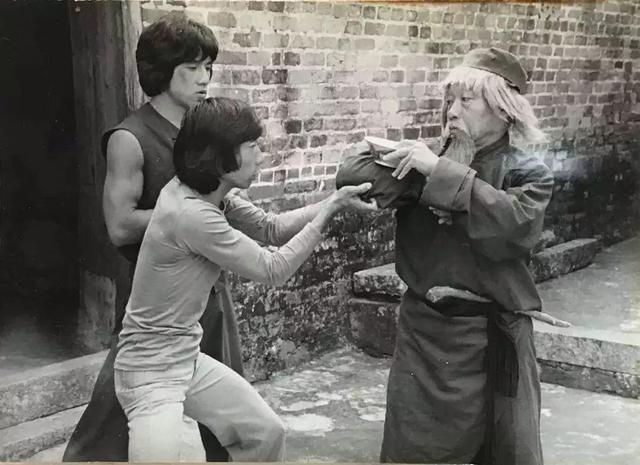 「袁和平」袁和平捧红的5位巨星：庄泉利不好控制，另一人巅峰撕毁合约