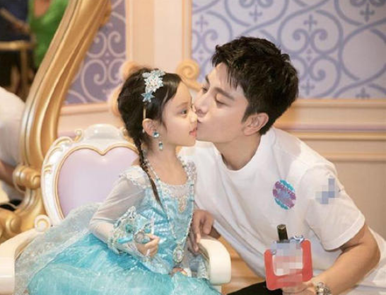 李小璐|偷偷复合了？轮流陪女儿打羽毛球，她俩成教科书式“夫妻”