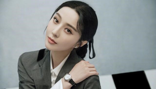 范冰冰|女王归来！当范冰冰捧起杨天真脸的那一刻，就知道会有如今的官宣