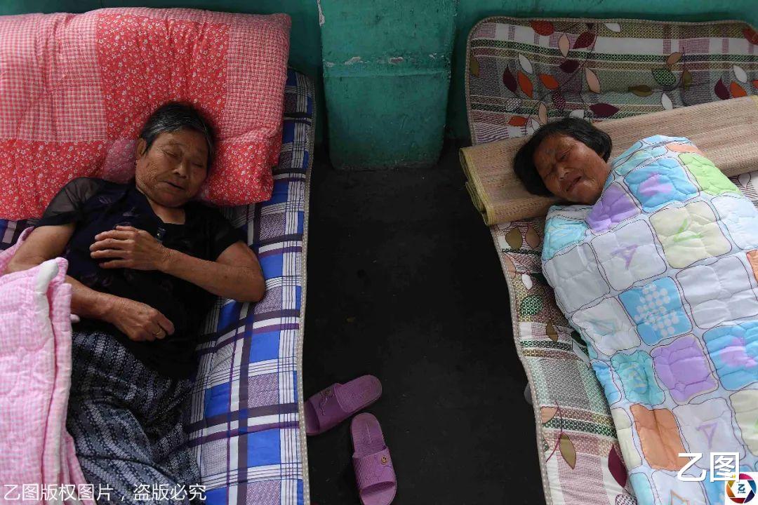 长江|1998年没有破的外护圩今年溃口，68岁老人还牵挂着地里的蔬菜