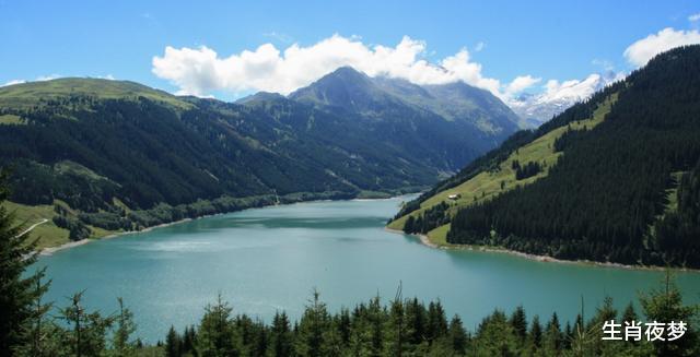生肖@5月底，旧情难消，真爱难移，3生肖越爱越痴迷，一朝相爱无法分开