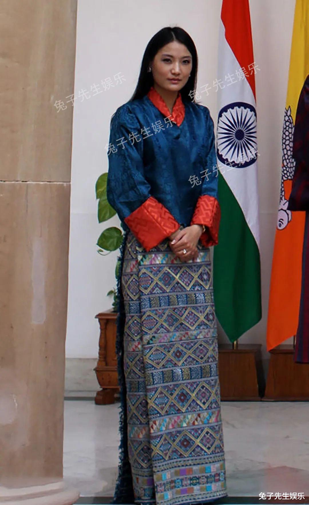 30歲不丹王後性子太直，介意國王拉住自己衣袖，歪過身子拉開距離-圖4