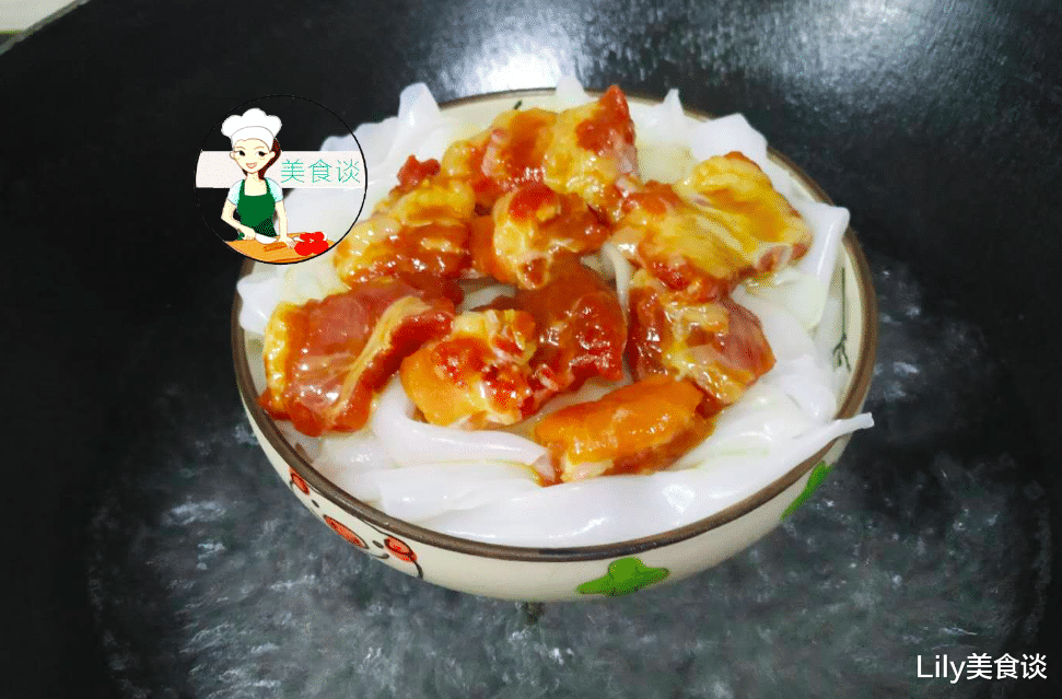 「蒸排骨」蒸排骨时，先焯水是大错！记住这个窍门，排骨嫩滑多汁，太鲜美了