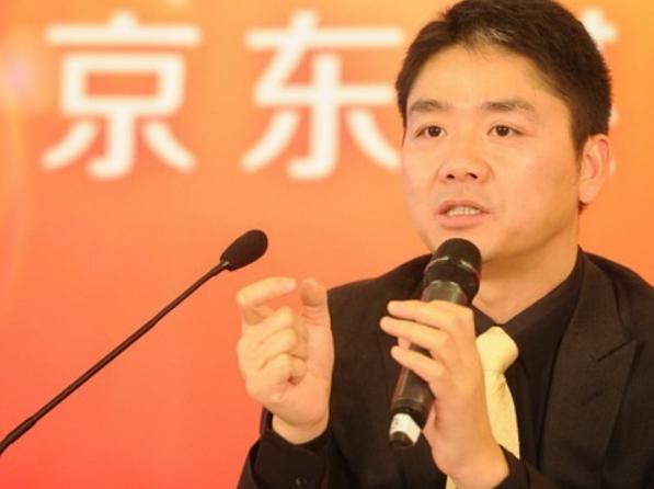 刘强东中学时期照片流出，穿西装上衣搭凉鞋，看得有种莫名心酸