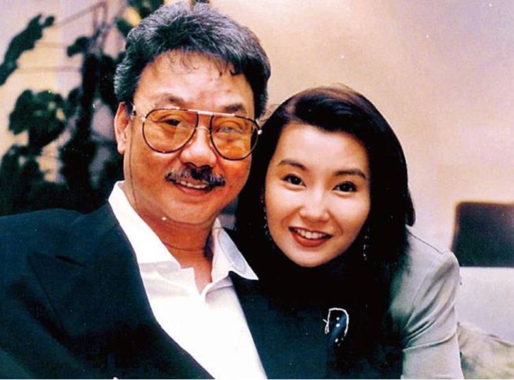 #成龙#捧红成龙刘德华，拿枪跟黑社会对干，一代“巨星推手”睡梦中离世