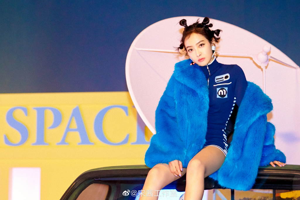 宋茜■宋茜资源大爆发！首张同名专辑，MV拍得像个人时装秀