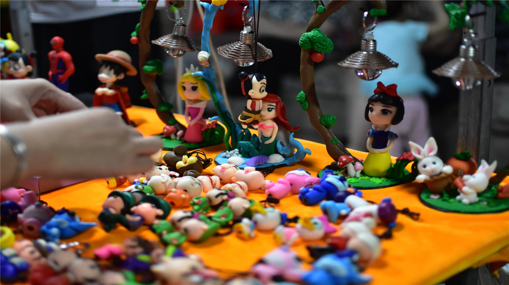 『泰安』泰安夜市人挤人，奈何桥的孟婆汤成了打卡地！