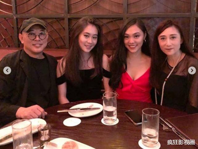 【李连杰】夫妻二人“返春”？李连杰全家近照曝光，不仅女儿名媛气质十足