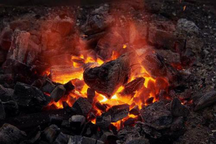 新疆维吾尔自治区|中国卫星回传照片:新疆出现不明大火!地球开启“地狱火模式”?