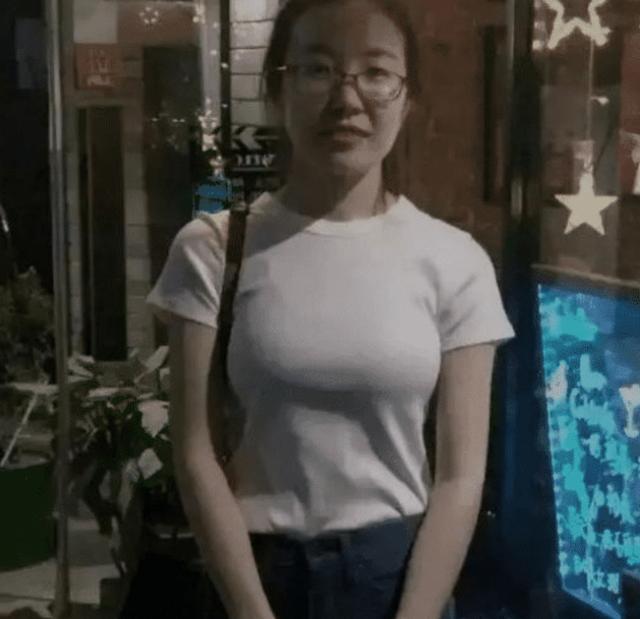 |“酒店卫生间开始有这种椅子了？这设计用来干什么的？”我可没多想哈哈