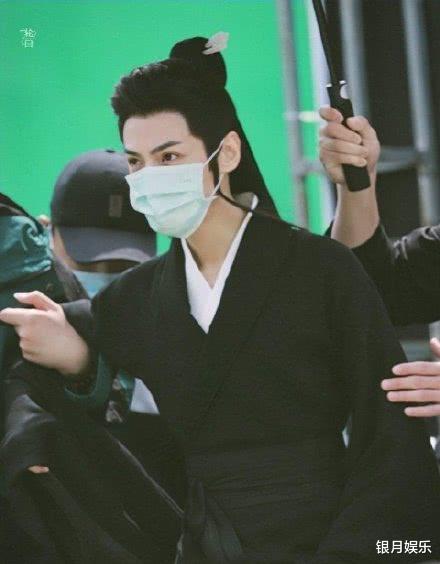 「皓衣行」《皓衣行》墨燃颜值炸裂，白衣师尊不及黑衣惊艳，师昧造型曝光