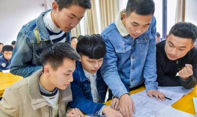 招聘|专科院校毕业生，想找一份年薪过10万的工作，是“异想天开”吗