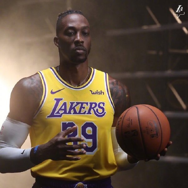 湖人队：心意已决！霍华德又和湖人对着干！真要说再见了，第一中锋