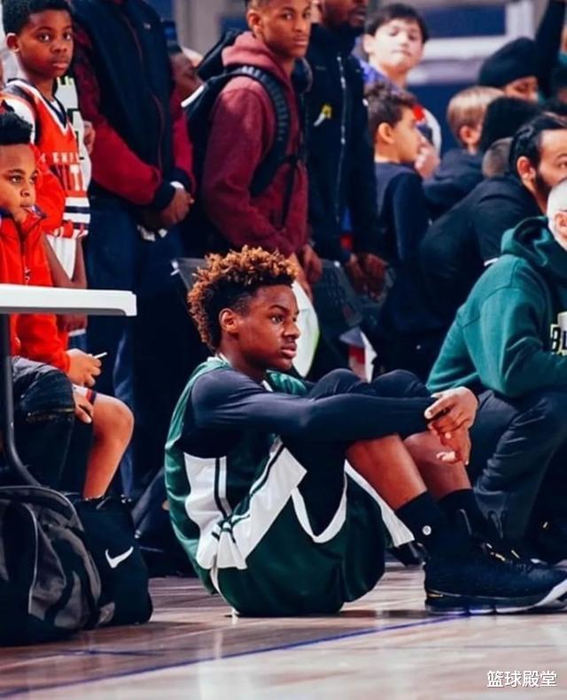 「勒布朗·詹姆斯」16岁的布朗尼又长高了!骨龄直指詹姆斯,打控卫,能否成东契奇?