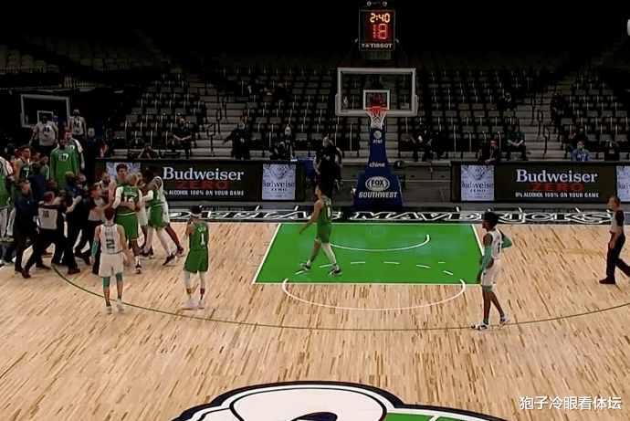 曼联|双双驱逐！开赛至今最火爆冲突 第一武将挑战兄弟俩 队友捂嘴偷笑