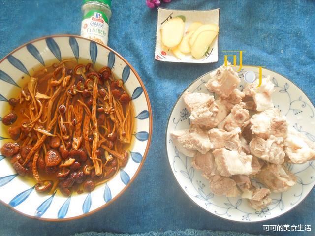 茶树菇|秋天的夜里，餐桌上该有这样一碗暖汤，外头再冷回家喝一碗就暖了