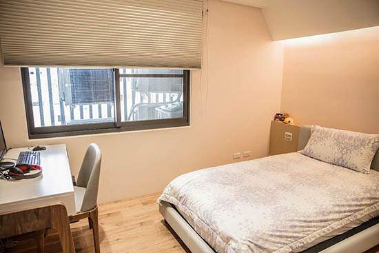 |102平现代风装修，天花板设计独特，休闲美宅舒适又温馨