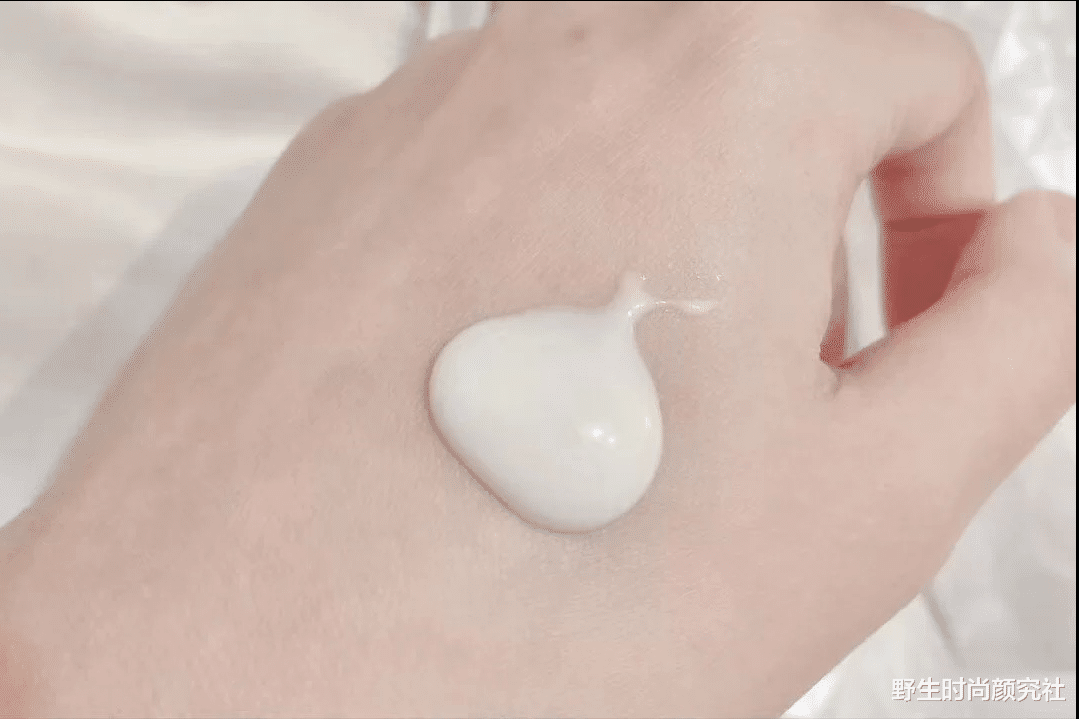 护肤|真懂护肤的女人，水乳不用雪花秀，这3款“初抗老”水乳才是首选