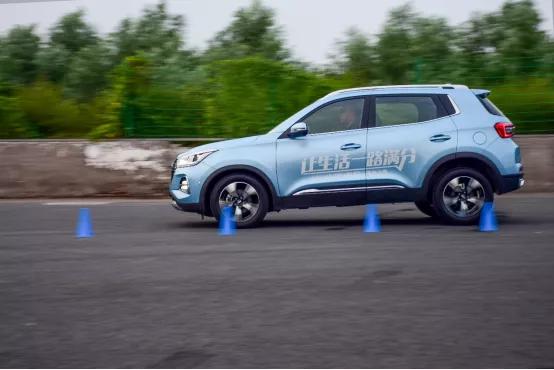 奇瑞瑞虎|瑞虎5x试驾：空间配置都很不错，开着平顺又舒适，很实在