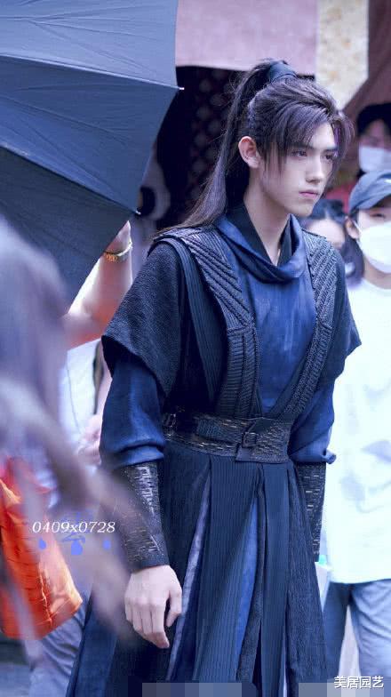 罗云熙：《皓衣行》开机，楚晚宁3套造型紫衣师尊最惊艳，看到薛蒙的龙城：稳了