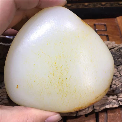 「」玉石中的玩料！你知道是哪种和田玉吗？